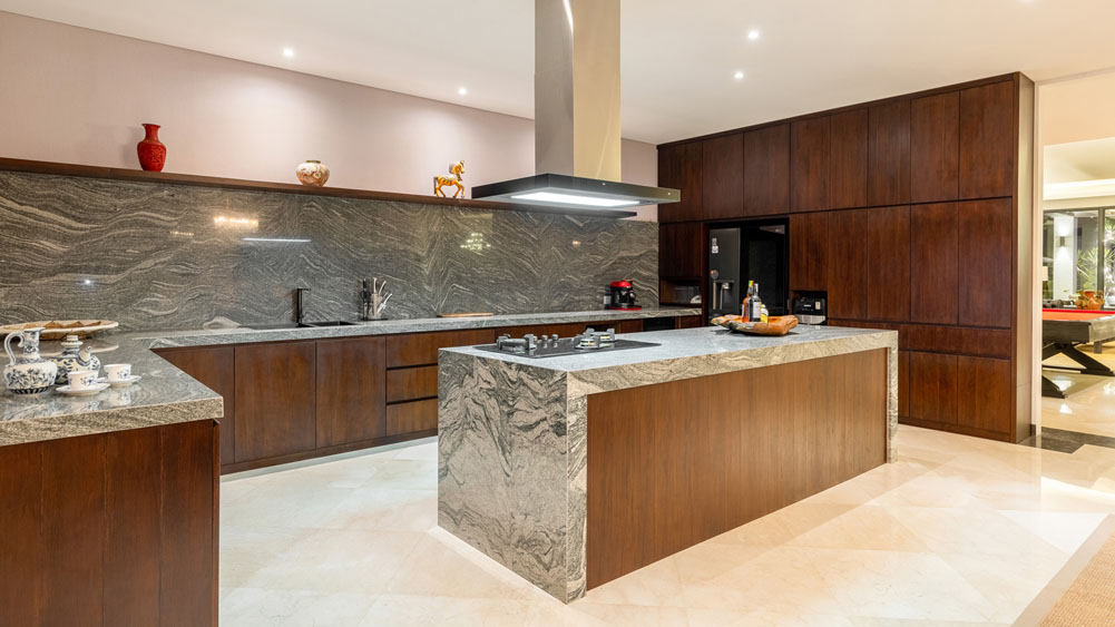 Tirtha Bayu Villa I - Well-appointed kitchen